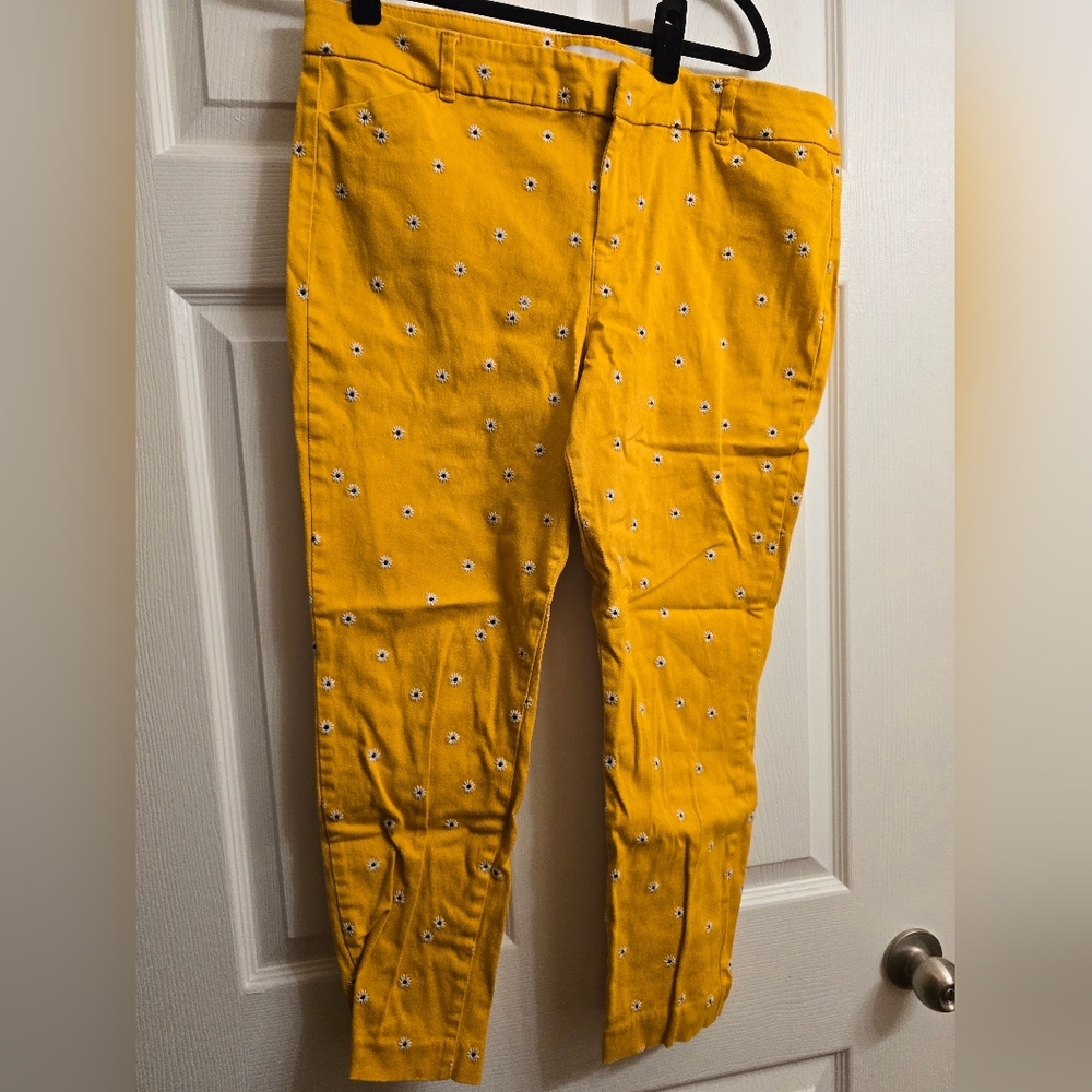 Old Navy Pixie Yellow Floral Ankle Pants - Size 16 - Picture 2 of 10
